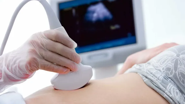 
                    64% apoiam aborto legal para meninas de até 14 anos vítimas de estupro, diz pesquisa
                