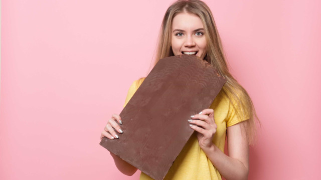 Por que as mulheres desejam chocolate quando ficam menstruadas?