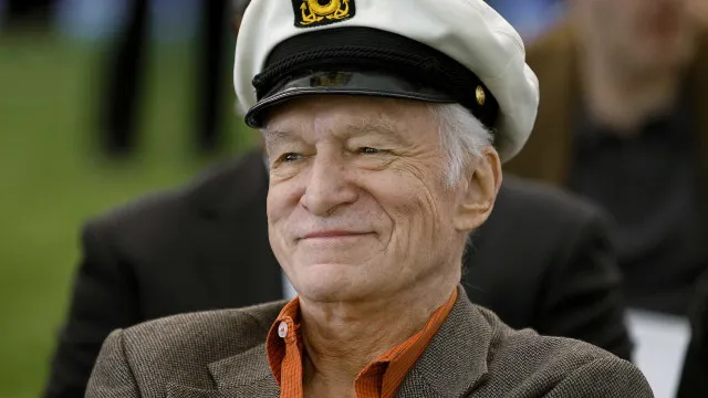 
                    Hugh Hefner, fundador da Playboy, denunciou Epstein ao FBI em 2005
                