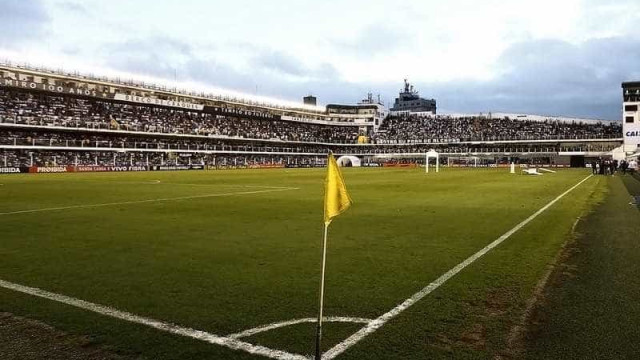 Santos obtém efeito suspensivo no STJD e poderá ter torcida na Vila Belmiro