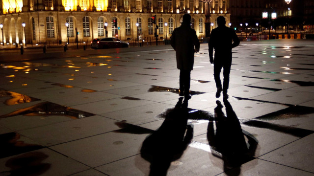 Moradores de Bordeaux protestam contra visita de turistas