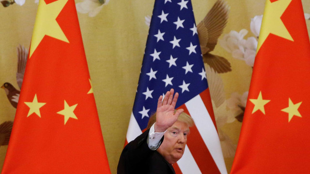Trump posta tuítes na China, apesar de proibição do país