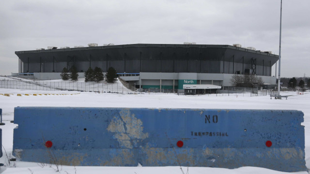 'Duro na queda', estádio resiste a tentativa de demolição