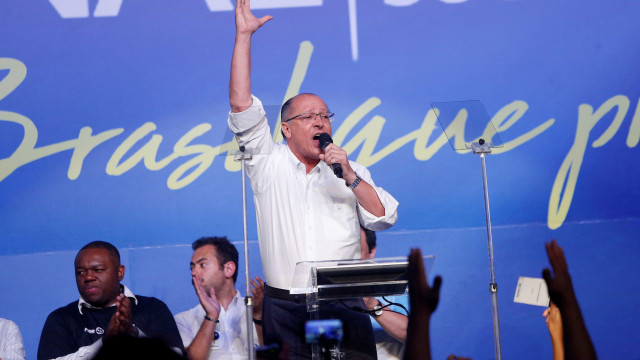 Alckmin faz articulações no horário do expediente