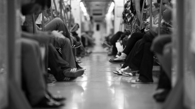 Homem é preso por ejacular em passageira no metrô do Rio