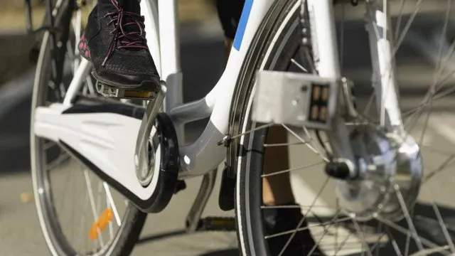 
                    Linha de crédito de Lula para entregadores atenderá bike elétrica e terá juro de 12,5%
                