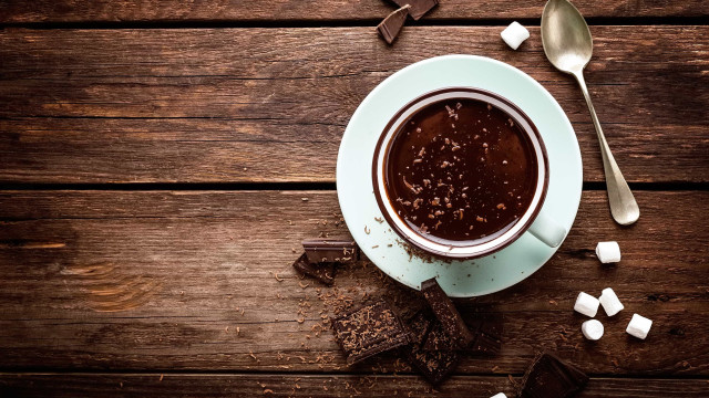 Mantenha-se saudável com esta receita de 'chocolate quente fit'