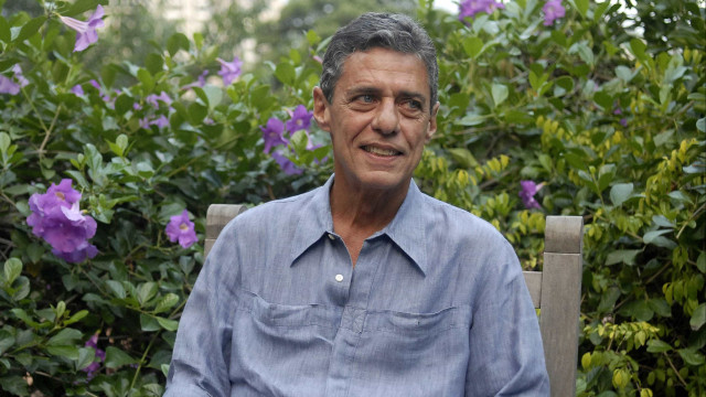 Chico Buarque quer retratação de Frota e valor mais alto de indenização