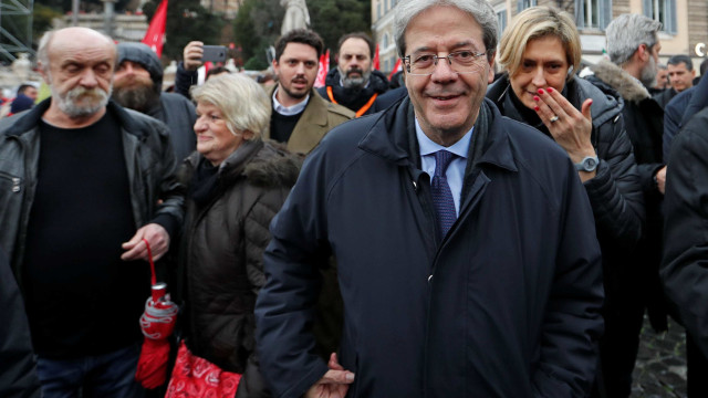 Premier da Itália vai a protesto contra fascismo e racismo