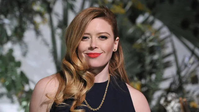 
                    Natasha Lyonne é retirada de voo após ignorar pedido de comissários nos Estados Unidos
                