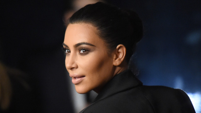 Kim Kardashian entra na justiça para ficar solteira antes do divórcio