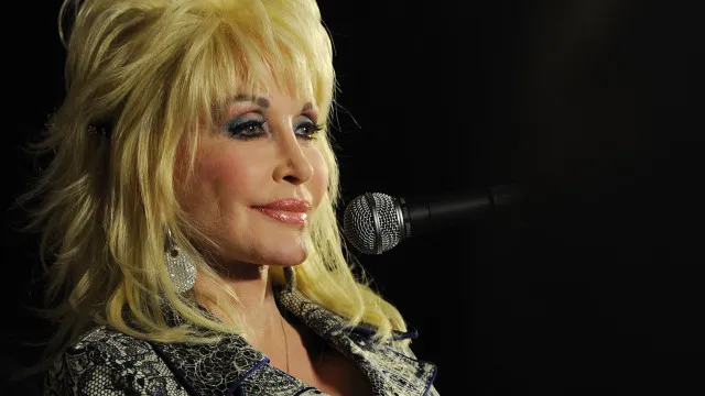 Cantora Dolly Parton morre aos 80 anos