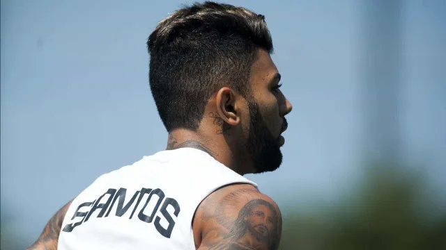
                    Gabigol desabafa sobre tropeço do Santos e justifica ida ao vestiário
                