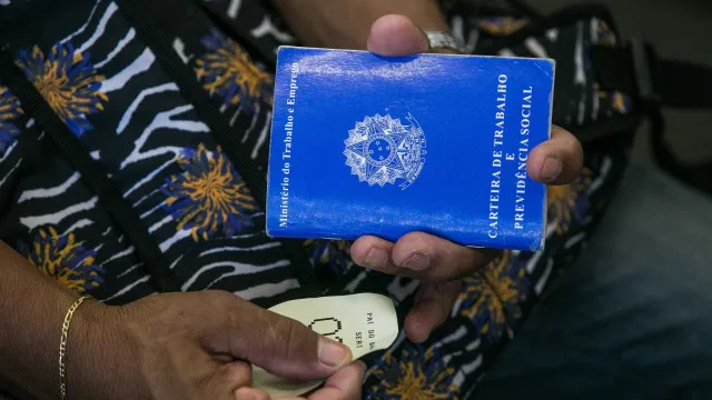 
                    Agora é lei: Governo libera dinheiro para trabalhador CLT fazer exames
                