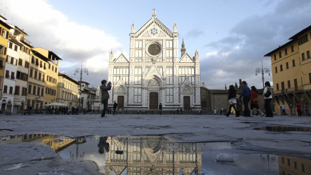 Cem doadores financiam restauração da tumba de Michelangelo
