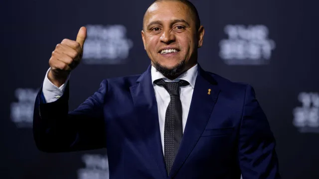
                    Roberto Carlos nega conversão ao islã
                