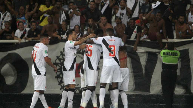 Vasco vence Botafogo por 3x2 com gol na prorrogação