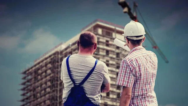 
                    Guerra no Irã pressiona custos da construção civil no Brasil
                