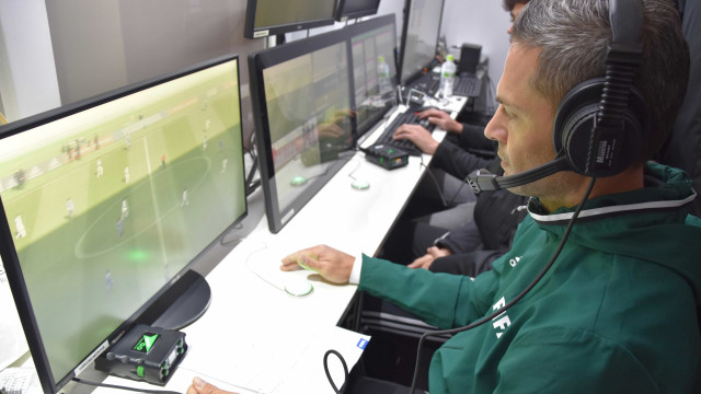 Estaduais: presente em 19 partidas, árbitro de vídeo altera 10 decisões