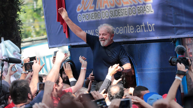 Da prisão, Lula envia carta a militantes que estão no acampamento