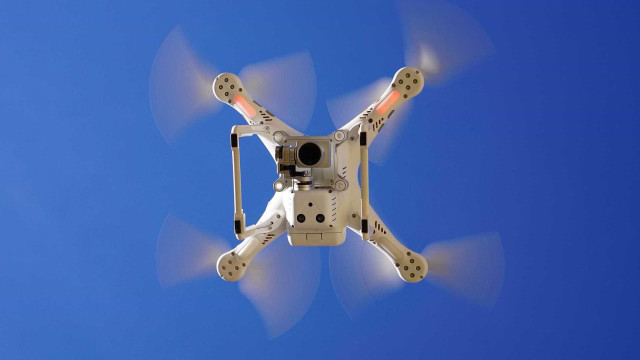 Drone ajuda polícia a encontrar bandidos em fuga no RJ; oito morrem