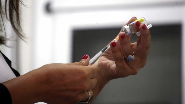 Vacinação contra gripe começa segunda no Amazonas, anuncia Bolsonaro