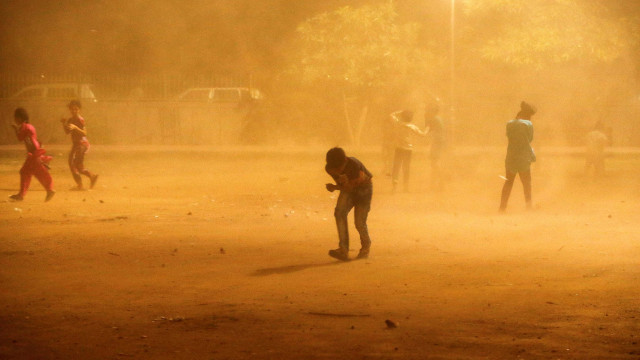 Tempestade de areia e raios matam 41 pessoas na Índia