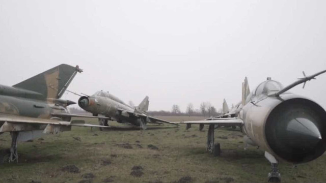 Base aérea abandonada guarda aviões da 2ª Guerra Mundial