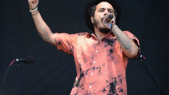 
                    Justiça manda D2 incluir nome de compositora em canção; defesa diz que crédito nunca foi retirado
                