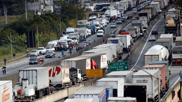 Com caminhoneiros, economia cresce 0,9% no primeiro semestre, diz BC