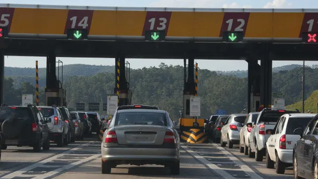 
                    Motoristas deixam de pedir reembolso de 267 mil multas de pedágio free flow em SP
                