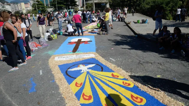 
                    Corpus Christi é feriado em 19 capitais; veja lista e direitos de quem trabalha
                