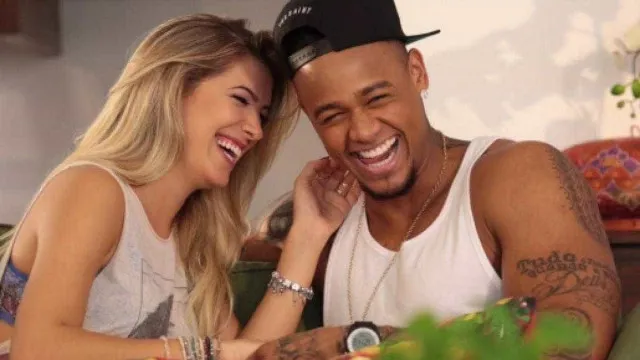 
                    Lore Improta provoca Léo Santana após vídeo: 'Oxe, tava sem cueca foi?'
                