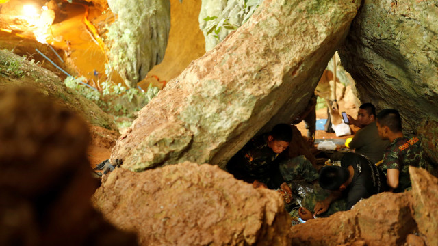 Meninos presos em caverna na Tailândia terão alta nesta quarta-feira
