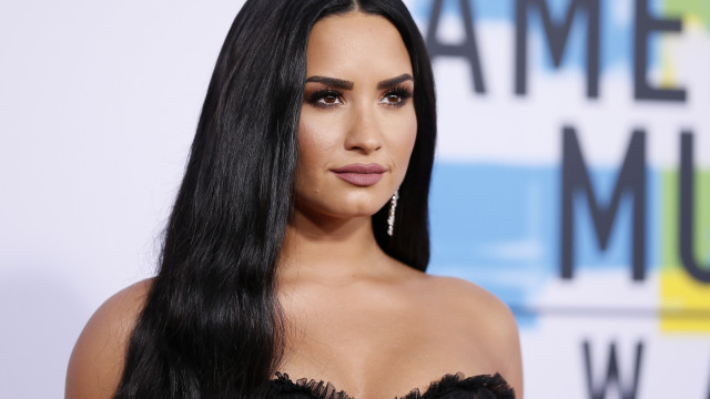 Demi Lovato coloca mansão onde teve overdose à venda