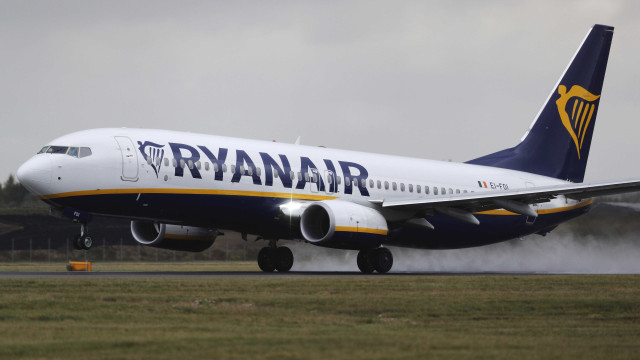 Ryanair tem queda em número de passageiros após repique de Covid-19 na Europa