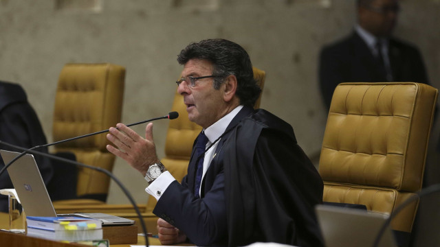 Fux determina redistribuição de inquérito sobre interferências de Bolsonaro na PF
