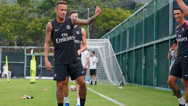 Logo após chegar à China, Neymar já treina com companheiros do PSG