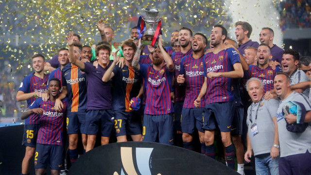 Sevilla perde pênalti nos acréscimos e Barcelona conquista a Supercopa