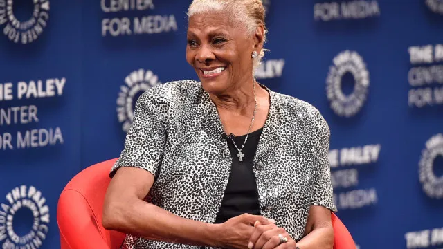 
                    Dionne Warwick anuncia shows no Brasil em turnê de despedida dos palcos
                