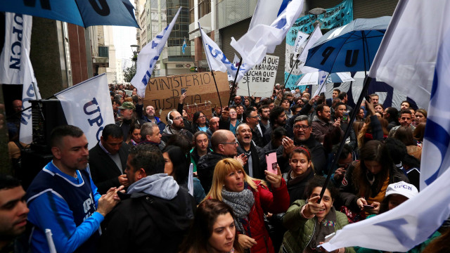 Adolescente é morto durante protesto na Argentina