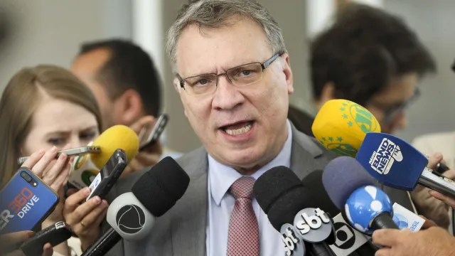 
                    Caso Master: Advogado deixa defesa de ex-presidente do BRB
                