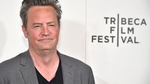 Matthew Perry pagava a 'ex' grávida para lhe comprar drogas