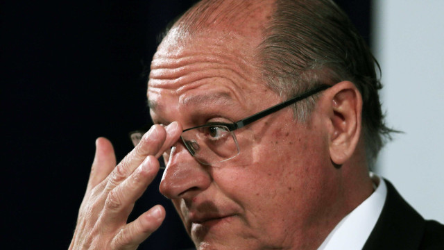 Alckmin repete Lula, questiona provas de delação e pode travar a ação em que é réu