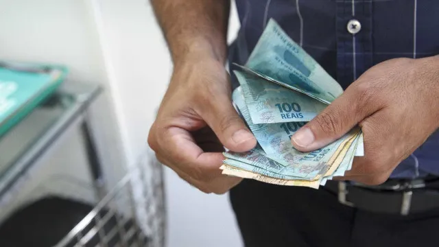 
                    Veja se você está entre os mais ricos ou mais pobres do Brasil
                