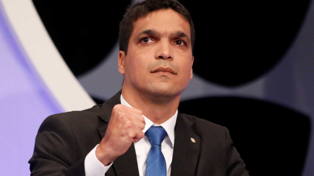 Cabo Daciolo assina filiação ao Brasil 35 e diz que é candidato à Presidência