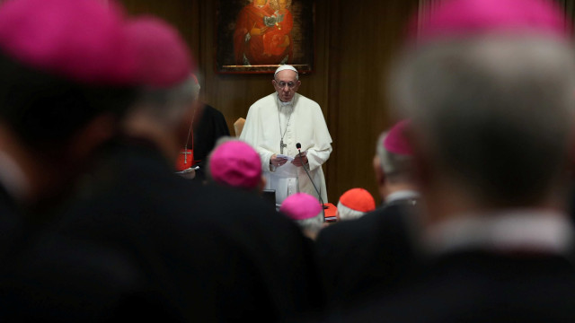 Em lágrimas, Papa pede que jovens sejam ouvidos em Sínodo