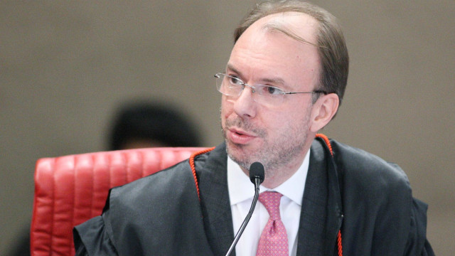 Bolsonaro efetiva Carlos Horbach como ministro titular do TSE