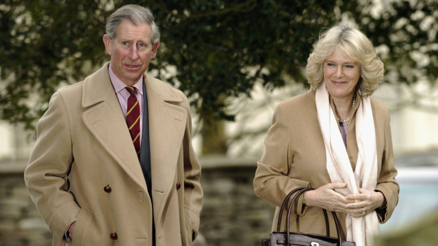 Príncipe Charles e Camilla vacinados contra a Covid-19