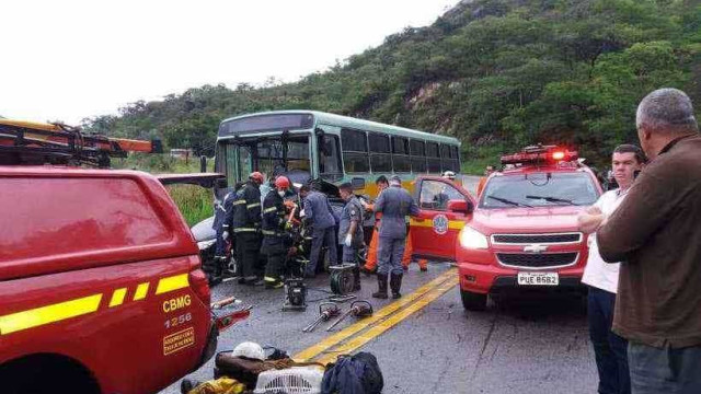 Manhã chuvosa deixa 6 mortos em acidentes na BR-381, em MG